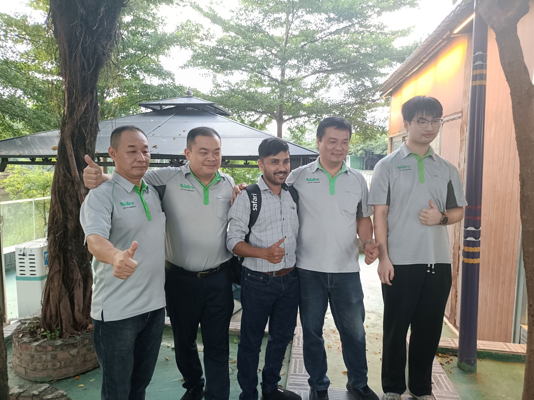 Activité de qualité entre la machine de traction d'ascenseur Nidec de la Chine et de l'Inde